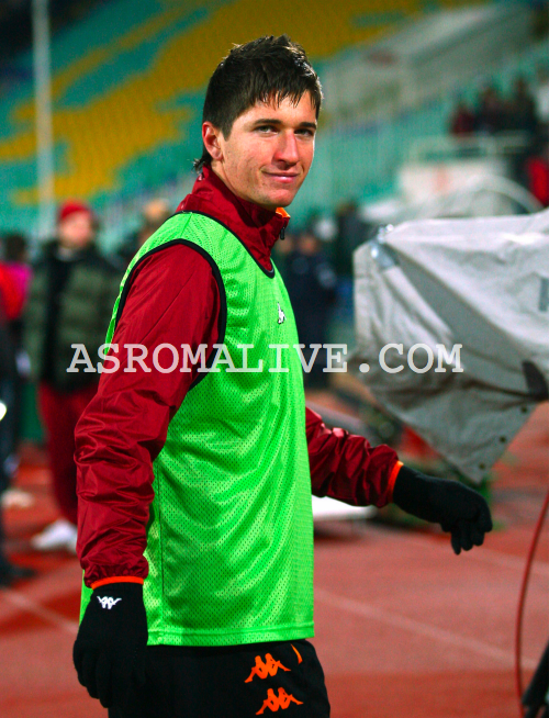 http://www.asromalive.com/wp-content/uploads/2009/12/Stefano-Pettinari-Cska-Sofia-Roma-2.jpg